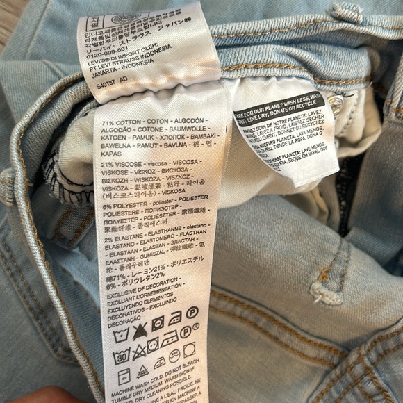 Levi’s 724 High Rise Straight Crop Leg Light Wash Ripped Knees Jeans - Picture 9 of 11